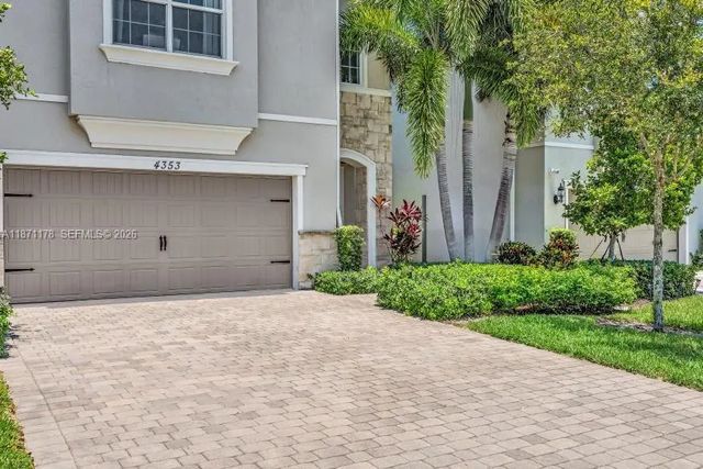 4 of 55 - 4353 Large Leaf Lane, Hollywood, FL