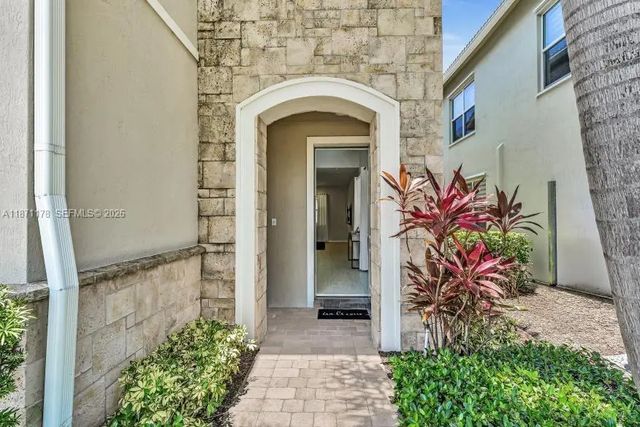 5 of 55 - 4353 Large Leaf Lane, Hollywood, FL