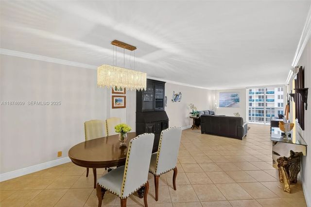 4 of 19 - 2401 Collins Avenue #1005, Miami Beach, FL