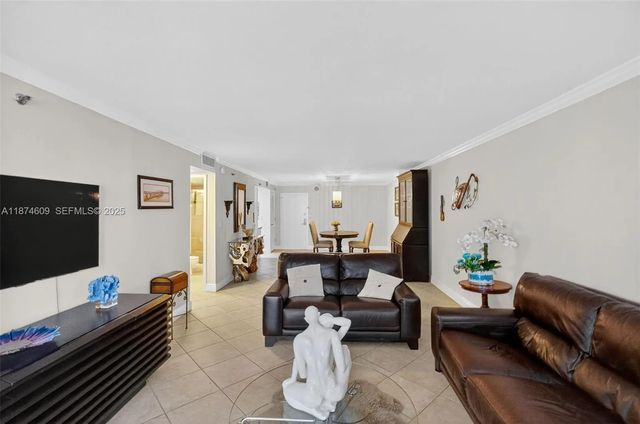 5 of 19 - 2401 Collins Avenue #1005, Miami Beach, FL