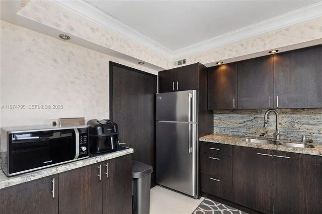 4 of 36 - 3180 S Ocean Drive #1517, Hallandale Beach, FL