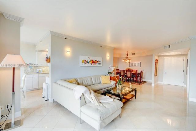 2000 Island Boulevard #408, Aventura