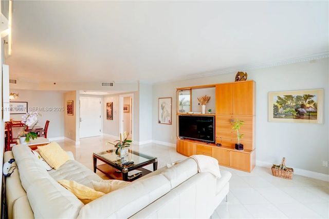 3 of 23 - 2000 Island Boulevard #408, Aventura, FL