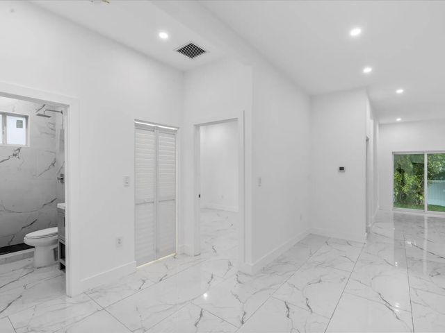5 of 27 - 533 Nw 16th Avenue, Fort Lauderdale, FL