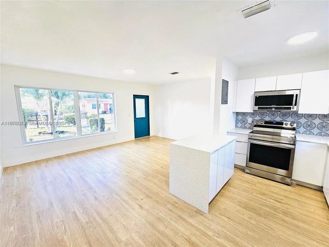 5 of 16 - 1117 W 26th Court, Riviera Beach, FL