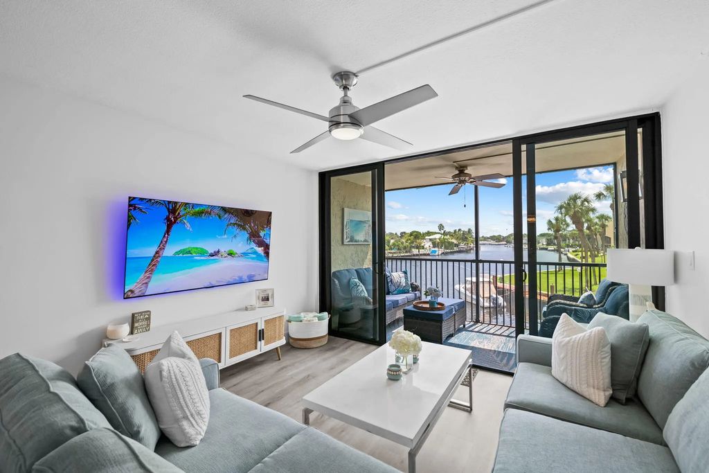 15 Royal Palm Way #202, Boca Raton