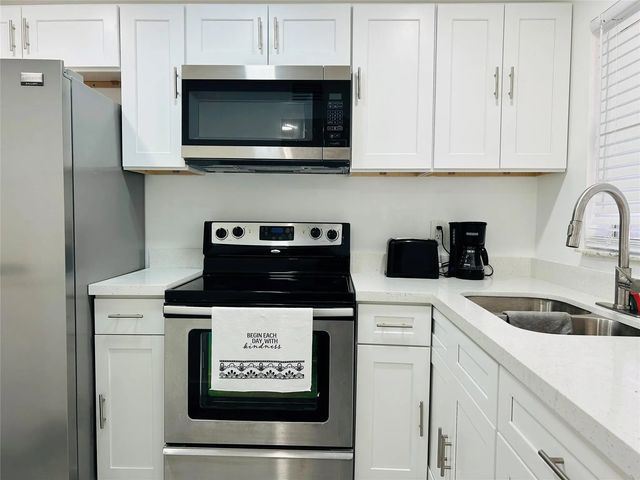 2871 E Sunrise Lakes Drive #101, Sunrise
