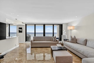 Photo of Listing #R11123029