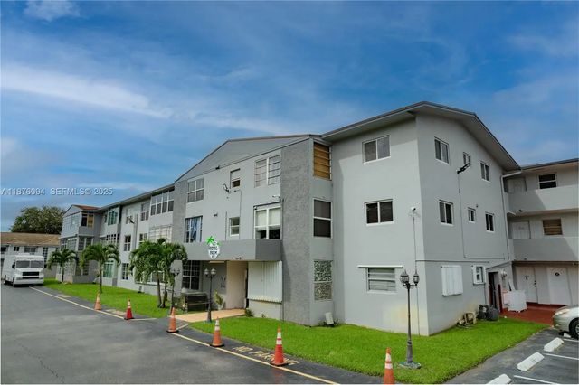 120 Royal Palm Road #315, Hialeah Gardens