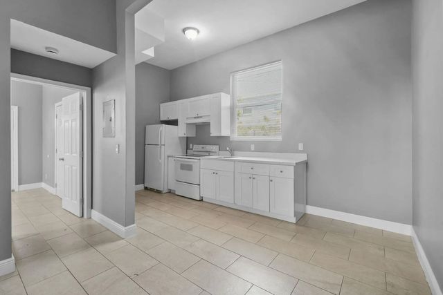 5 of 15 - 1401 Division Avenue, West Palm Beach, FL