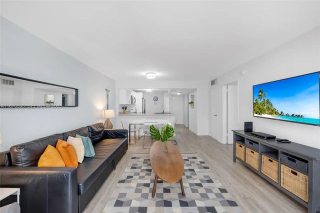4 of 31 - 1228 West Avenue #312, Miami Beach, FL