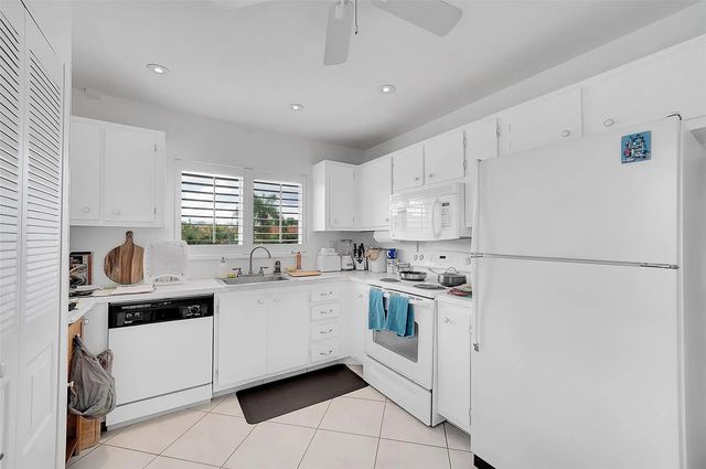3 of 35 - 9481 Sunrise Lakes Boulevard #310, Sunrise, FL