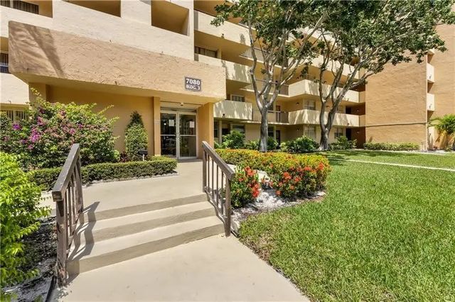 7080 Environ Boulevard #522, Lauderhill