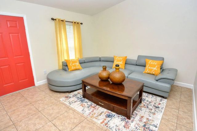 4 of 32 - 220 W Arbor Avenue, Port St. Lucie, FL