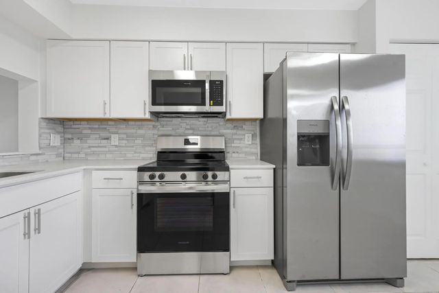 2200 S Cypress Bend Drive #805, Pompano Beach