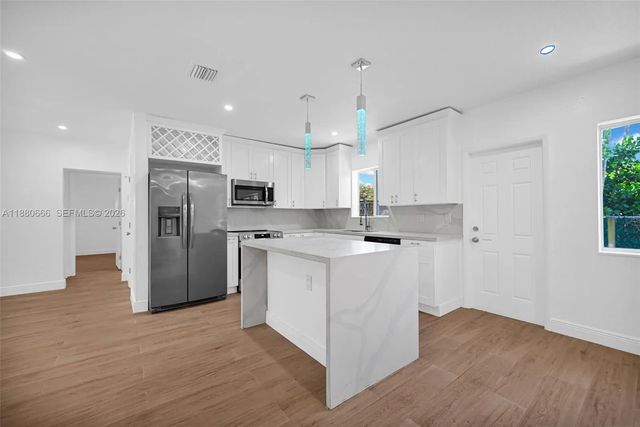 3 of 9 - 11102 Ne 9th Court, Biscayne Park, FL