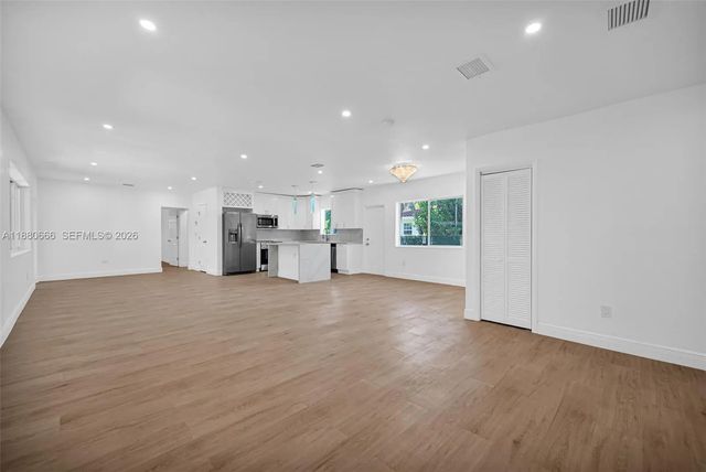 4 of 9 - 11102 Ne 9th Court, Biscayne Park, FL