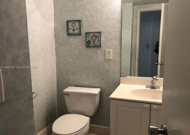 4 of 7 - 19390 Collins Avenue #1124, Sunny Isles Beach, FL