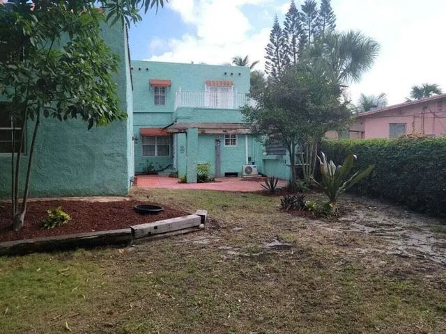 3 of 30 - 121 S B Street, Lake Worth Beach, FL