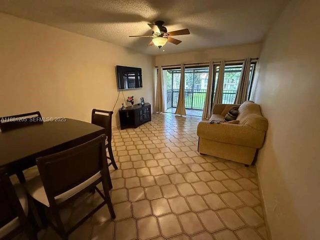 3 of 26 - 5915 Washington Street #116, Hollywood, FL