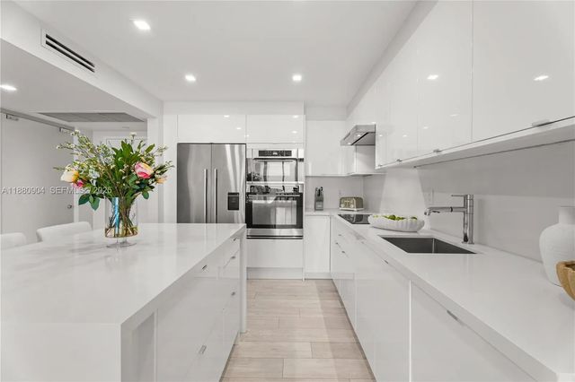 2 of 26 - 2301 Collins Avenue #1523-24, Miami Beach, FL