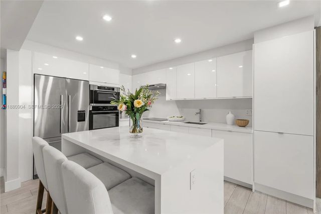 3 of 26 - 2301 Collins Avenue #1523-24, Miami Beach, FL