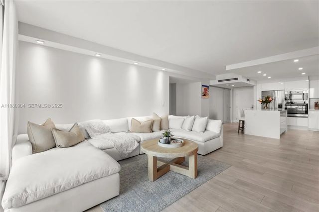 4 of 26 - 2301 Collins Avenue #1523-24, Miami Beach, FL
