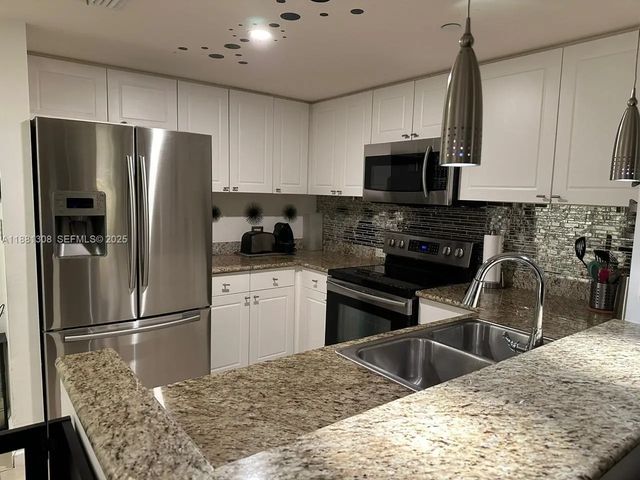 3 of 18 - 19501 W Country Club Drive #1706, Aventura, FL