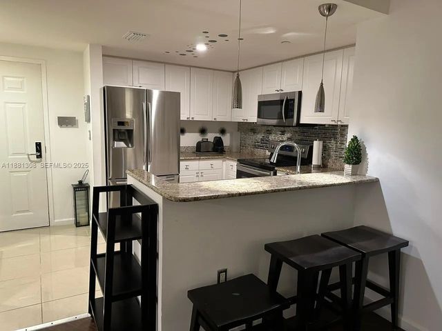 4 of 18 - 19501 W Country Club Drive #1706, Aventura, FL
