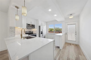 Photo of Listing #F10527300