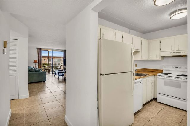 3 of 31 - 2840 Somerset Drive #403, Lauderdale Lakes, FL