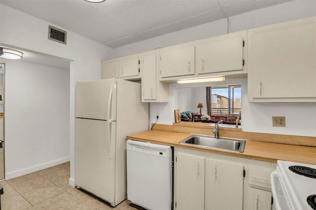 4 of 31 - 2840 Somerset Drive #403, Lauderdale Lakes, FL