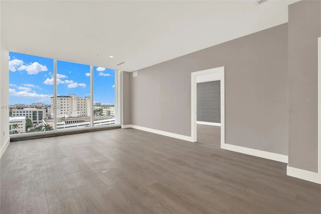 2820 Ne 214th Street #1005, Aventura