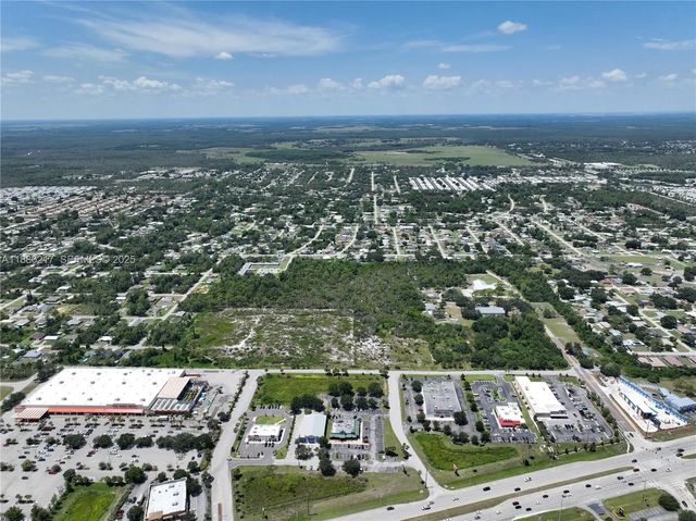 3 of 9 - 530 Lotus, Sebring, FL