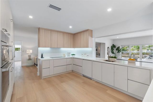 5 of 42 - 3341 Ne 38th Street, Fort Lauderdale, FL