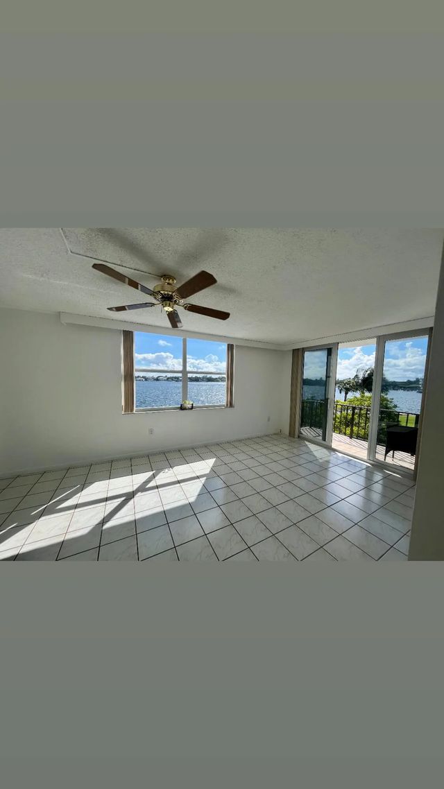 5 of 27 - 301 Croton Avenue #305, Lantana, FL
