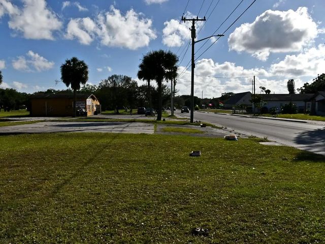 2 of 2 - 708 N 13th Street, Fort Pierce, FL