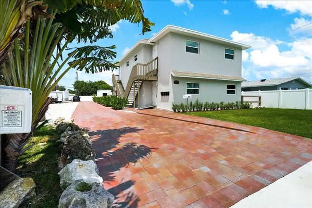 305 Cypress Drive E #1,2,3,4,5, Lake Park