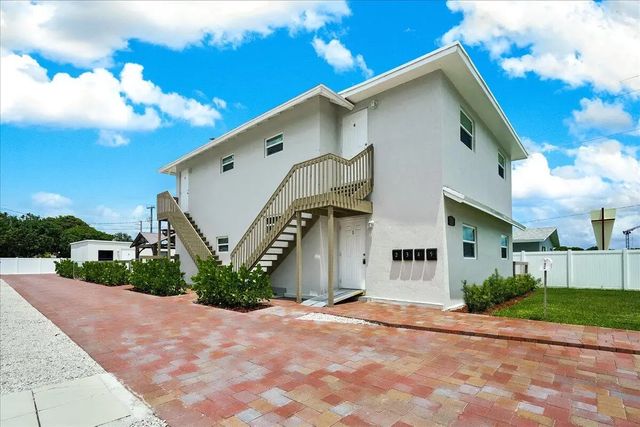 4 of 53 - 305 Cypress Drive E #1,2,3,4,5, Lake Park, FL