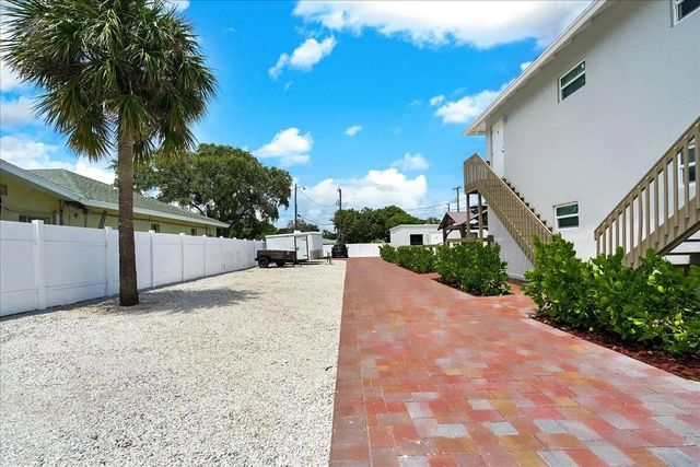 5 of 53 - 305 Cypress Drive E #1,2,3,4,5, Lake Park, FL
