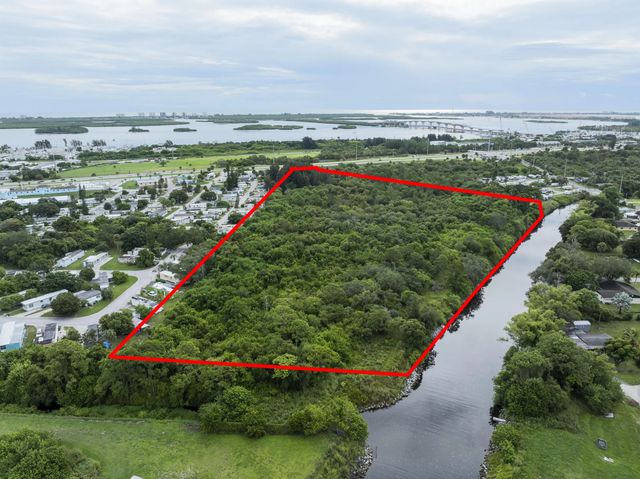 2 of 9 - 2100 N Us Hwy 1, Fort Pierce, FL