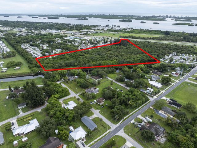 4 of 9 - 2100 N Us Hwy 1, Fort Pierce, FL