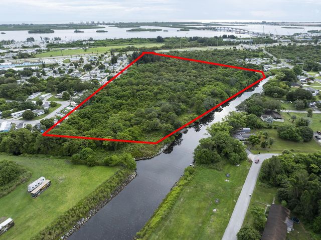 5 of 9 - 2100 N Us Hwy 1, Fort Pierce, FL