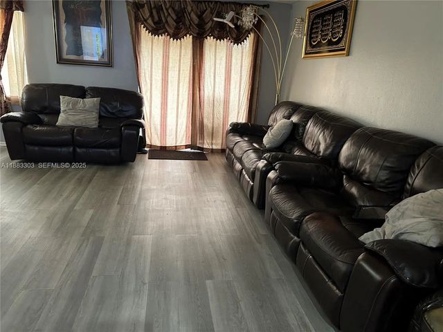 18111 Nw 68th Avenue #g206, Hialeah