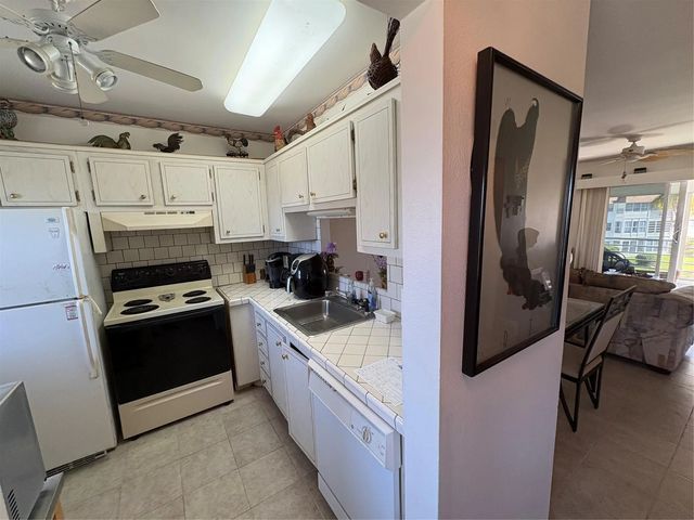 4 of 32 - 3506 Nw 49th Avenue #604, Lauderdale Lakes, FL