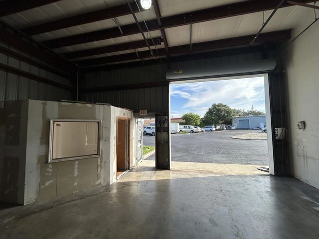 2 of 12 - 806 Old Dixie Highway #1, Lake Park, FL