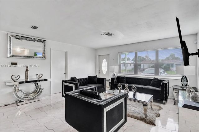 320 N 71st Avenue, Hollywood
