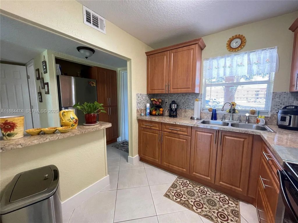 9041 Sunrise Lakes Boulevard #108, Sunrise