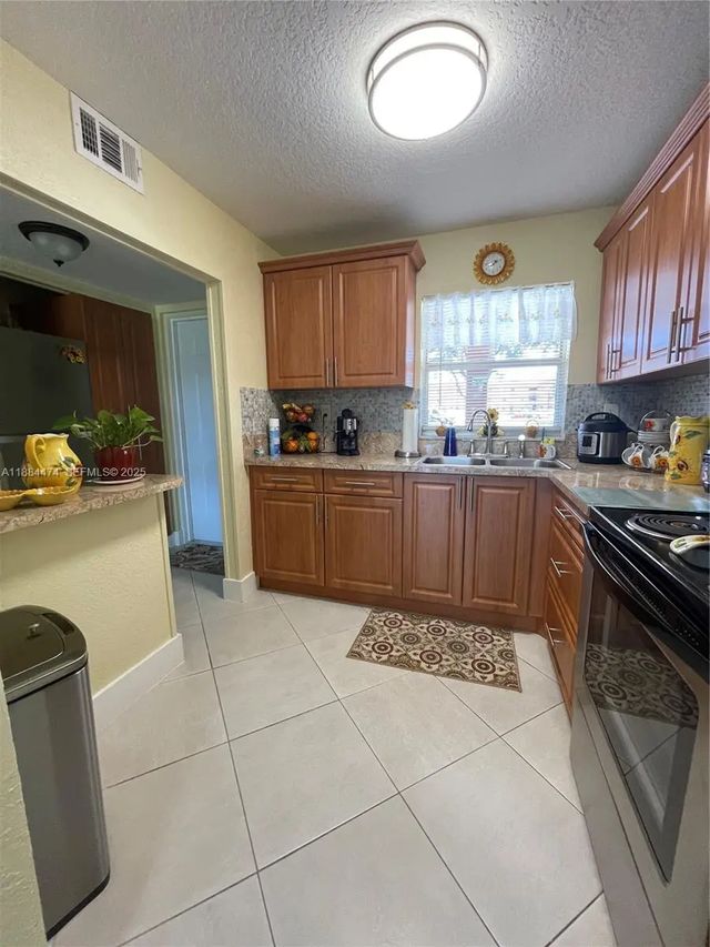 4 of 39 - 9041 Sunrise Lakes Boulevard #108, Sunrise, FL
