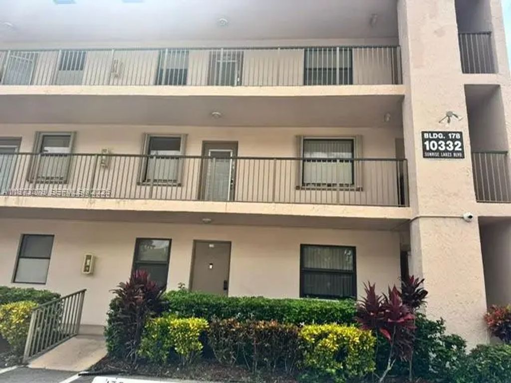 10332 Sunrise Lakes Boulevard #106, Sunrise